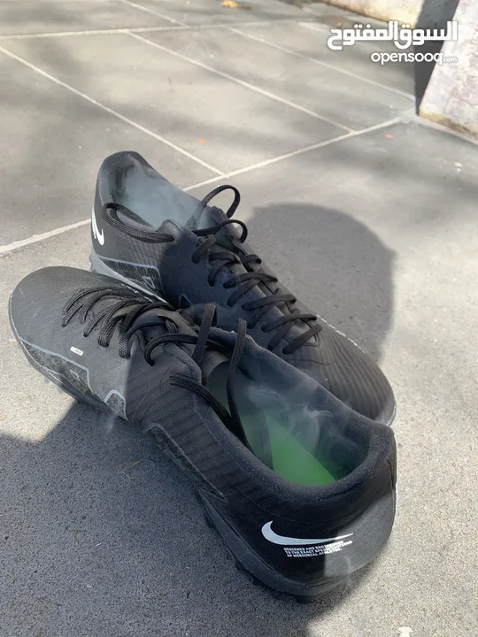 Football shoes size 43