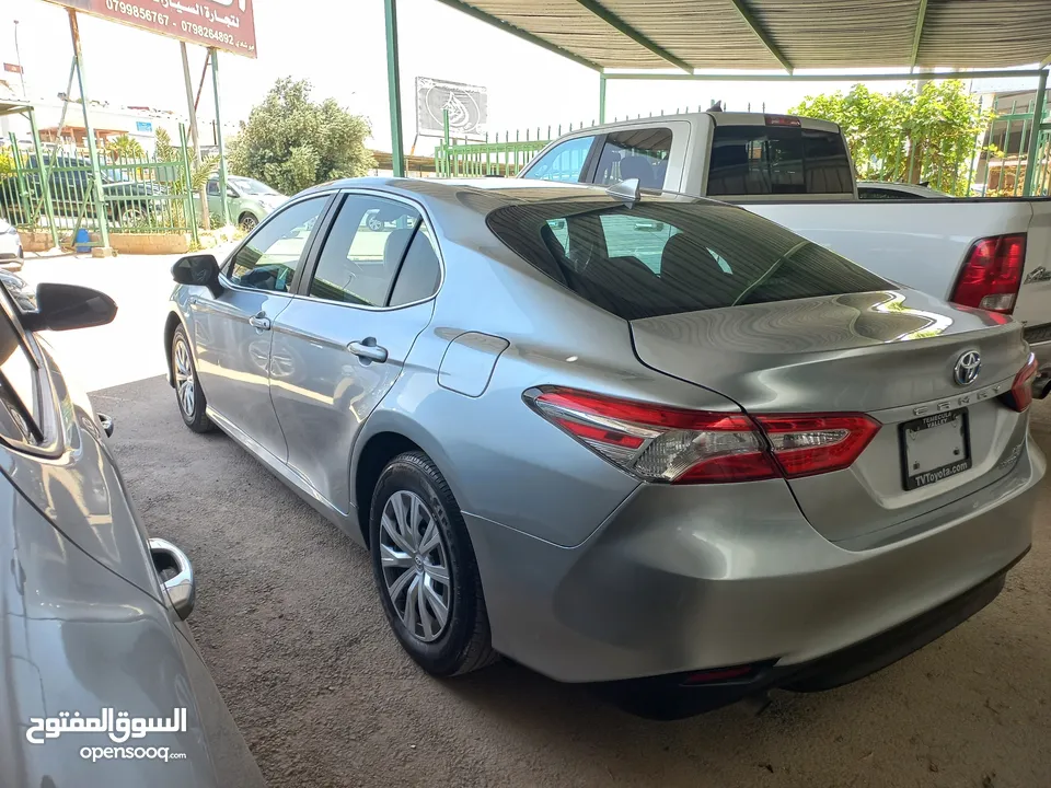 تويوتا كامري هايبرد ليثيوم امريكيه  موديل 2020 حره بحاله ممتازه وبسعر مغري للبيع