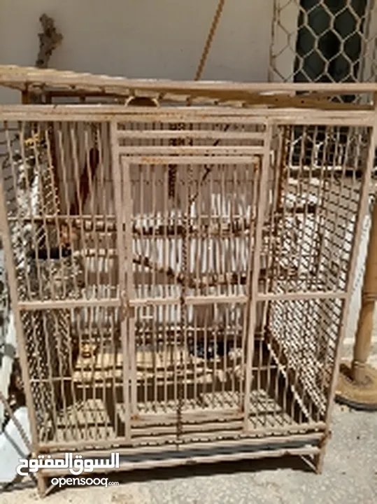 قفص للحيوانات و القرود