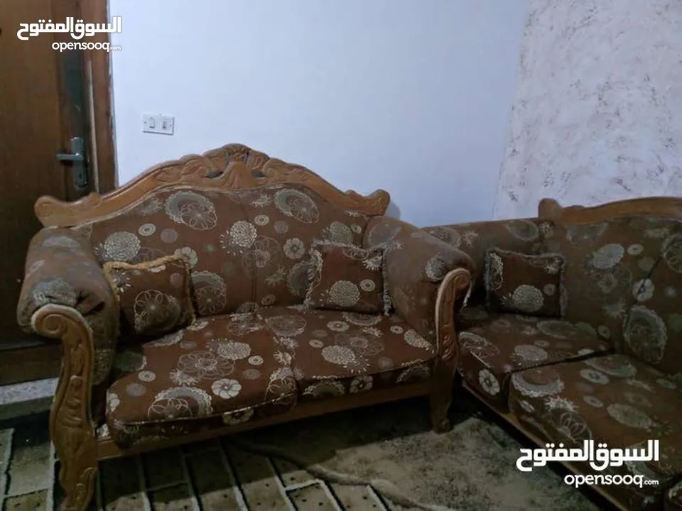 طقم كنب زان 7 مقاعد خشب زان  اسفنج بحالة ممتازة
