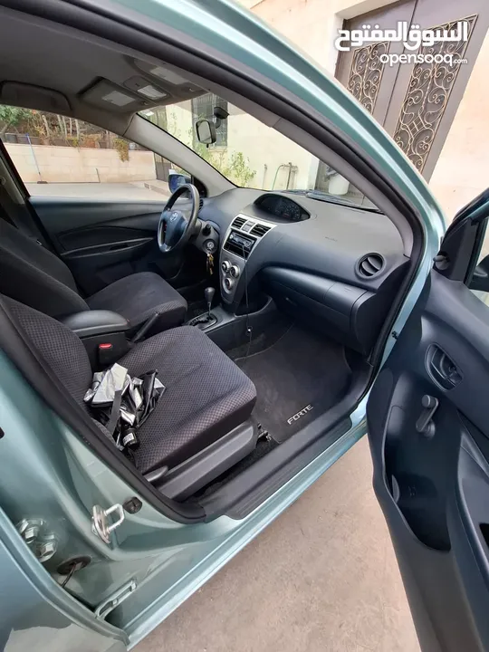 تم تخفيض السعر للبيع تويوتا يارس 2009 Toyota yaris 2009 غير قابل للتفاوض