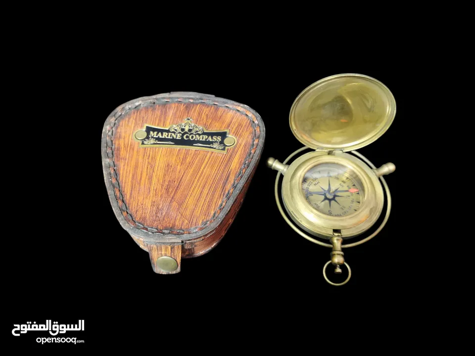 بوصله نحاس قديمه ومميزه بالعلبه الجلديه