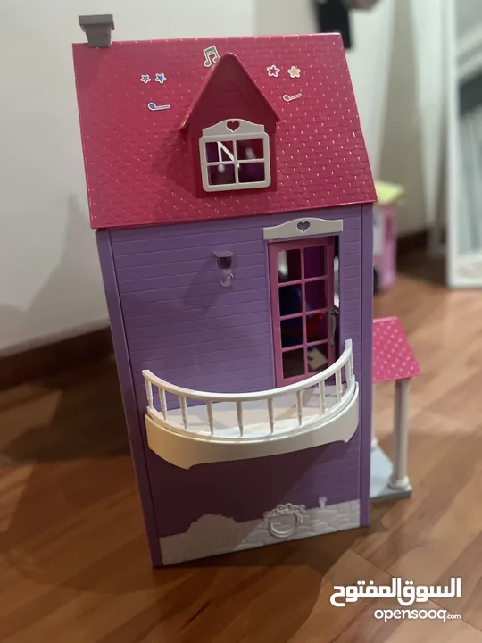 Selling a pre - loved dollhouse