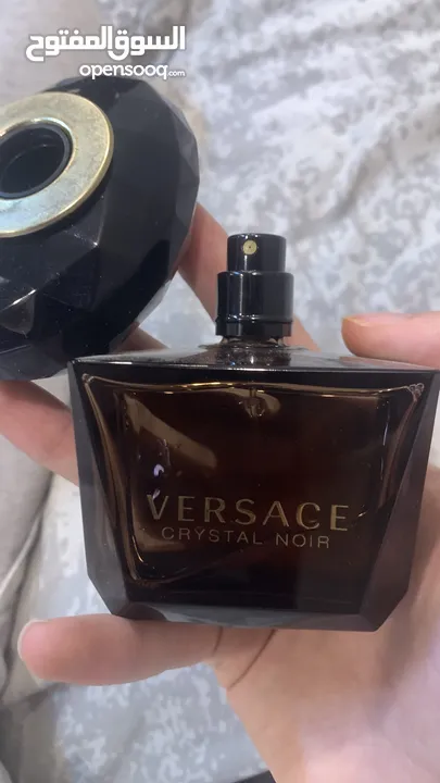 عطر Versace اصلي للبيع سعر الجديد منه 120 مستعمل منه فقط حدود ال 10 رشات فقط و للبيت فقط ب 40 دينار
