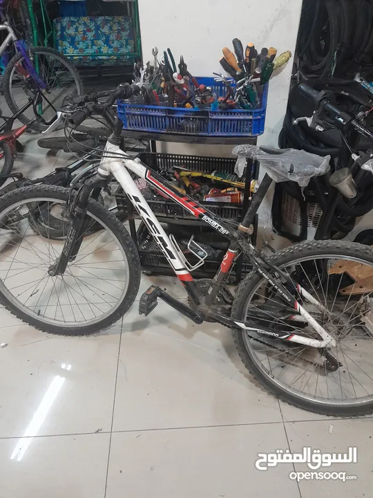 بيع وتصليح وقطع غيار دراجات هوائية ودرجات كهربائية وسكوترات كهربائية