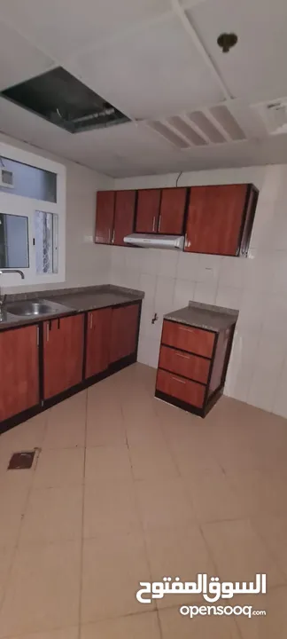 55,000 درهم سنويًا 3 غرف (إحداها ماستر) + صالة و3 حمامات بإطلالة بحرية خلّابة ، قريب من مخرج دبي