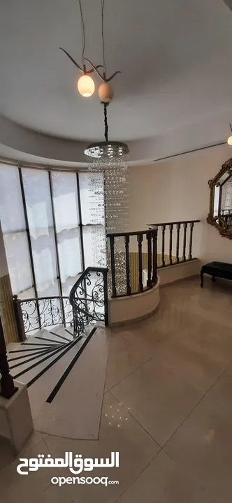 رفاهية بلا حدود - فيلا الأحلام بانتظارك - بمساحات رحبة - تصميم أنيق - فاخرة