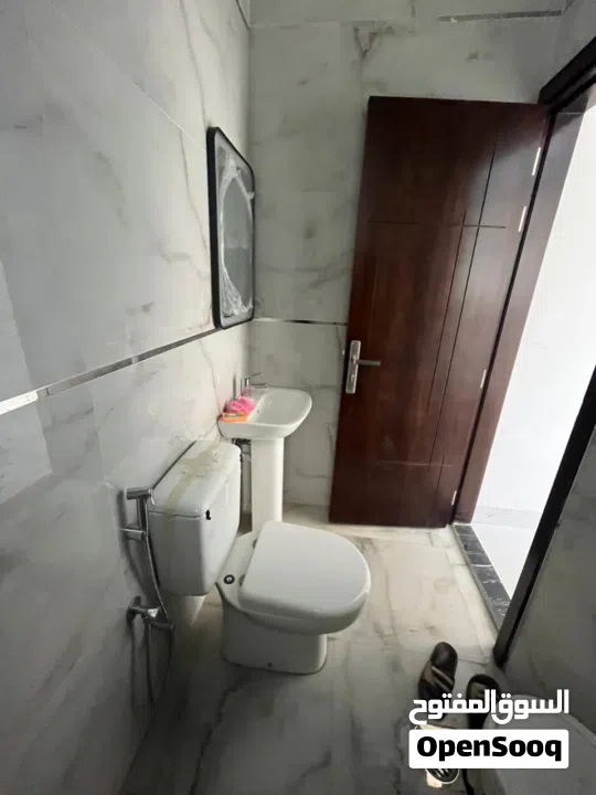 فــــيــــــــــــلا للـــــبيـــــع اول ســـــاكــــن مــــكــــونه مــن 7 غـــــرف و 10 حـــمامات