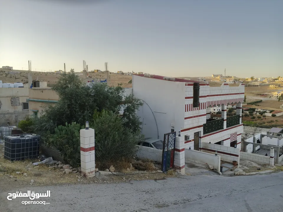 بيت للبيع بداعي السفر الموقع المفرق بلعما الحي الشمالي بجانب مسجد خالد بن الوليد  المالك الشيخ ماجد