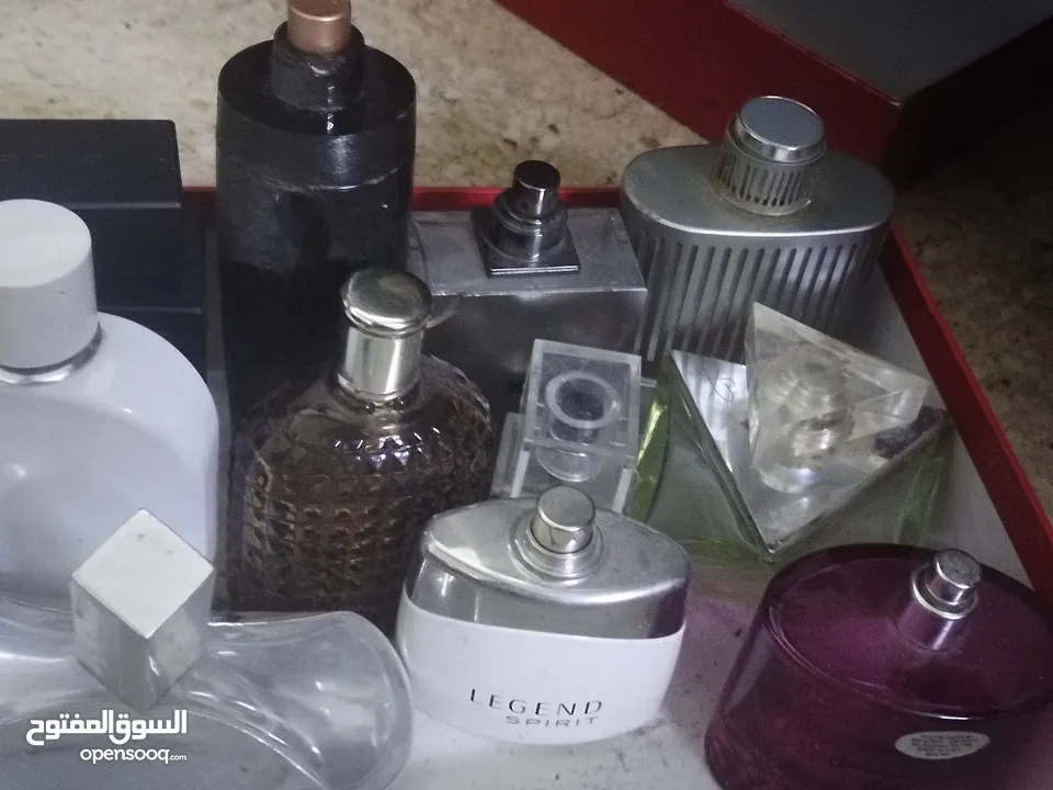 علب عطور فاضيه رجاليه او نسائيه