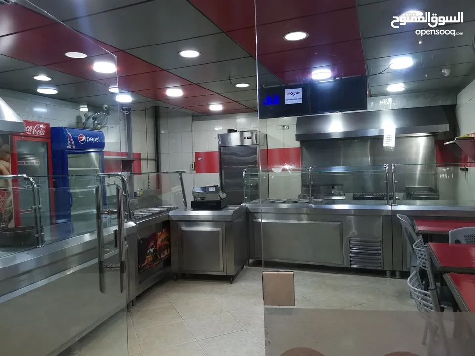 مطعم للبيع او الضمان في عمان المدينة الرياضية شارع المعارض من المالك مباشرة