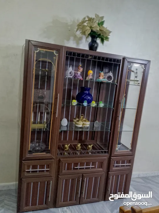 بوفيه للبيع.