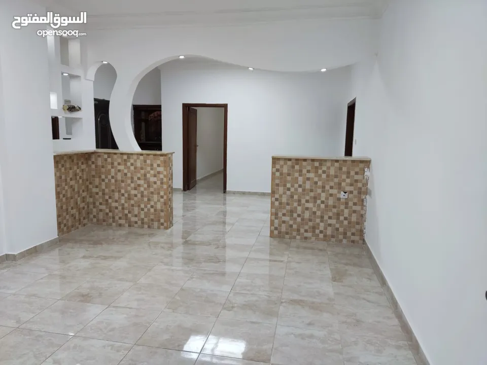 منزل مستقل ومطل للبيع واجهات حجر ومنطقة هادئة جداً وقريب من جميع الخدمات