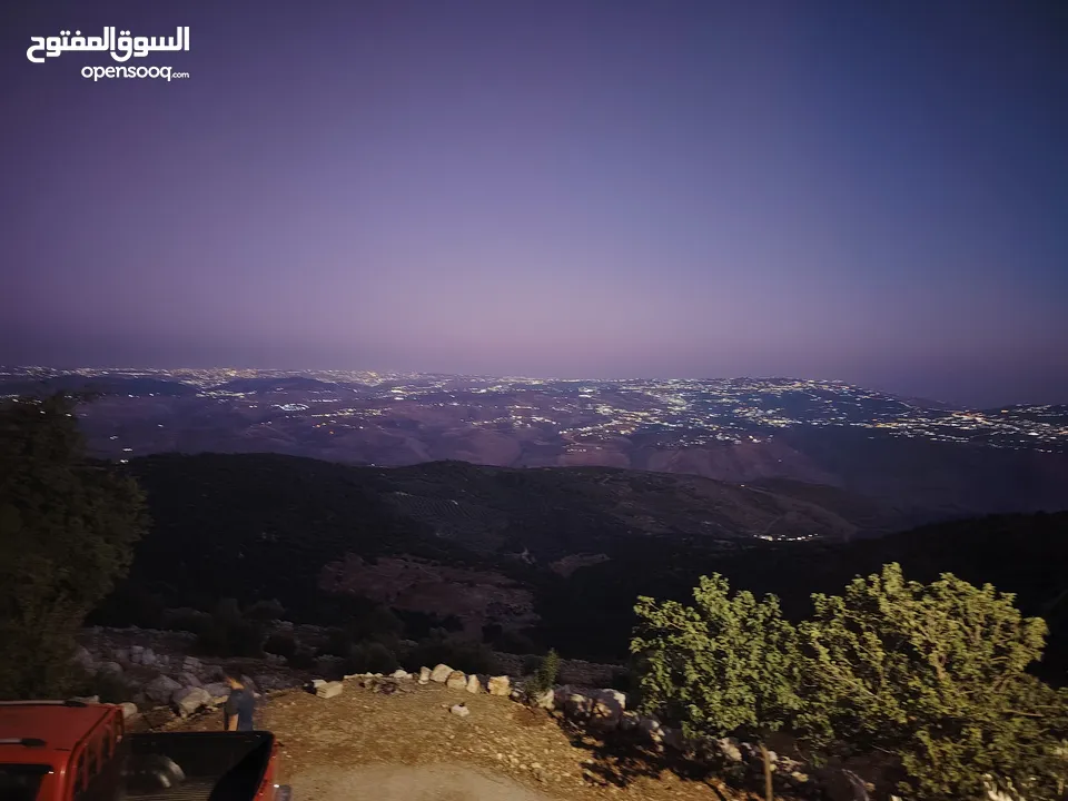 ارض للبيع 4300م على القوشان وعلى الواقع 12دونم متواجد بيت مساحة 380 متر طابقين +خزان يتسع50 متر