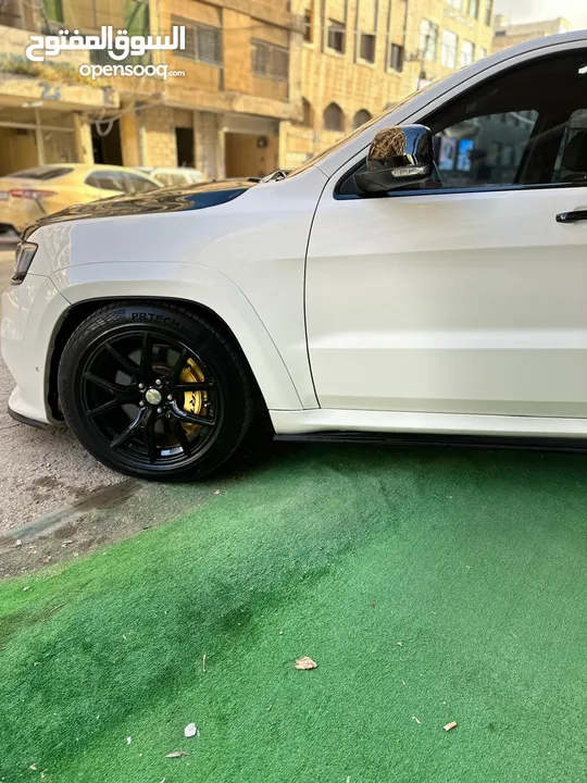 جيب شيروكي ملك العضلات الامريكي SRT8  موديل 2014 لون ابيض للايجار فقط من عند مكتب Lion  Group
