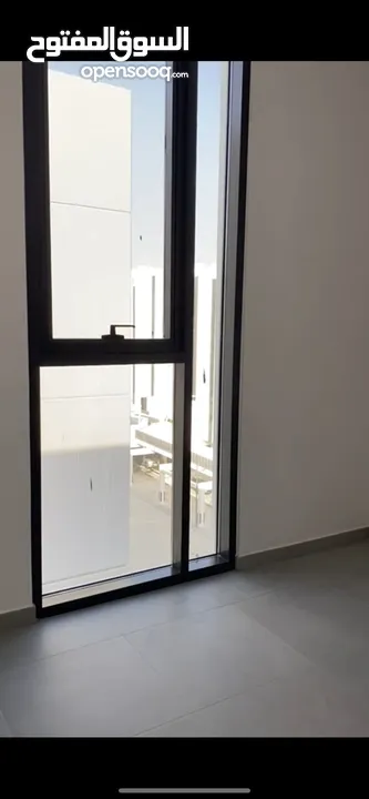 للبيع استوديو بالجاده بإماره الشارقه .مجمع سكنى متكامل الخدمات .بالقرب من المدينة الجامعيه