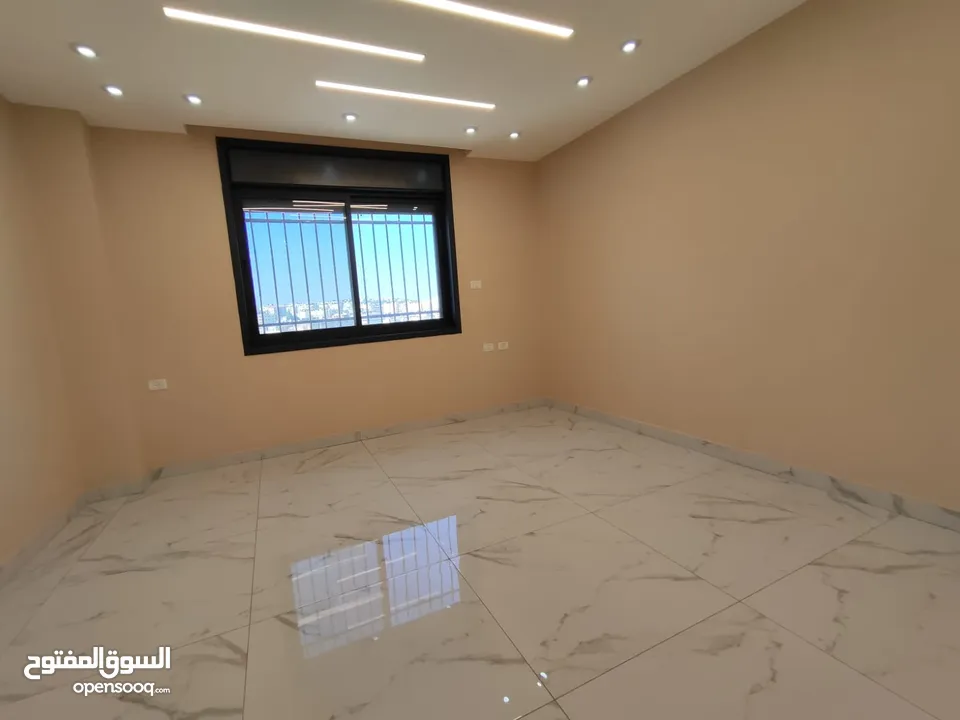 روف غير مفروش للإيجار – أول رافات  قرب سنقرط وصالات الهاشم سابقًا