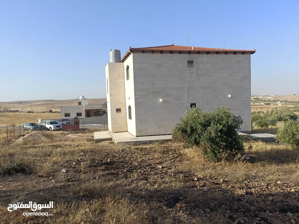مزرعة وبيت