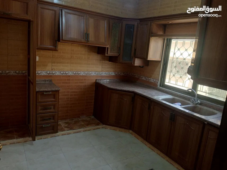 شقق  للبيع الزرقاء الجديده شارع 16بمساحات متعدده