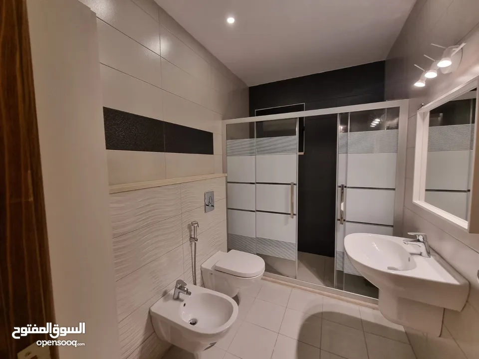 شقة فاخرة لللايجار في عبدون ( Property 40194 ) سنوي فقط