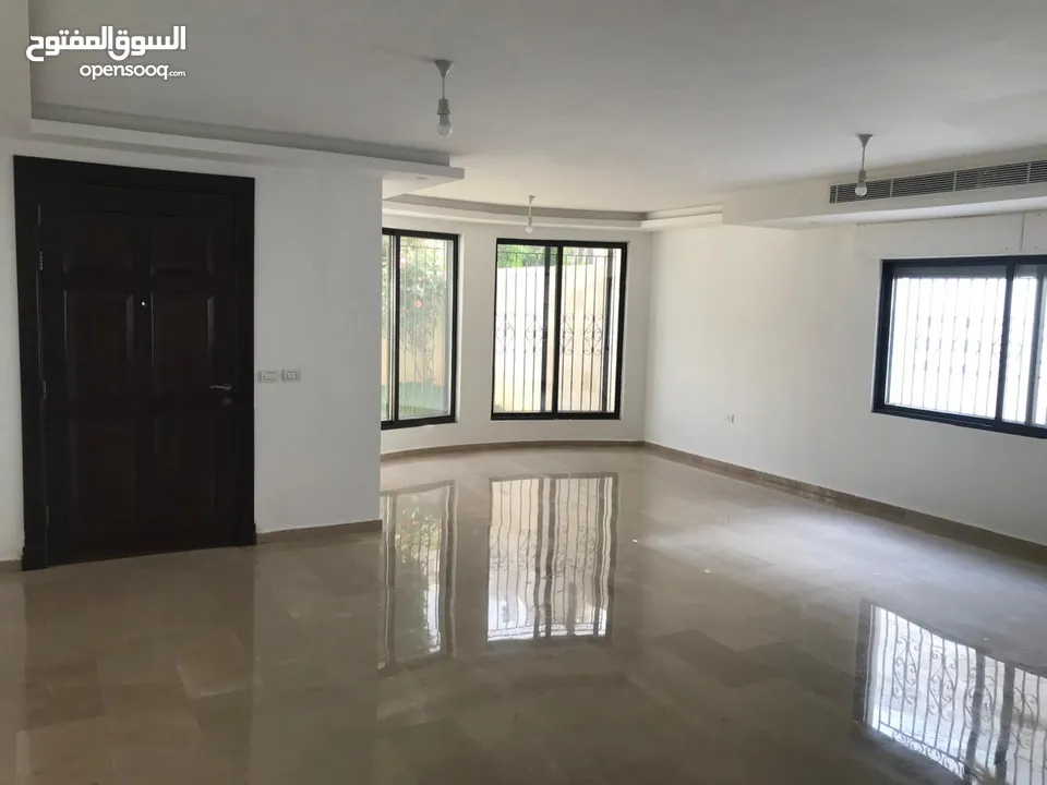 شقة ارضيه 4 غرف نوم للايجار في دير غبار - 14573