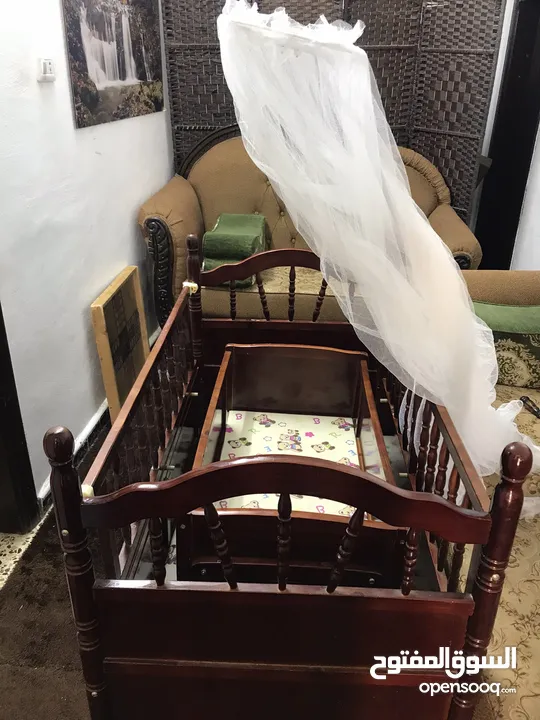 تخت اطفال حجم جامبو +هزاز +نموسية شبه وكاله ولاخدش