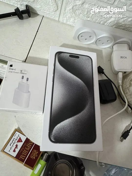 iPhone 15 pro max 256  بطارية 100  56 شحنة مش مفتوح ولا مصلح موجود بالخليل