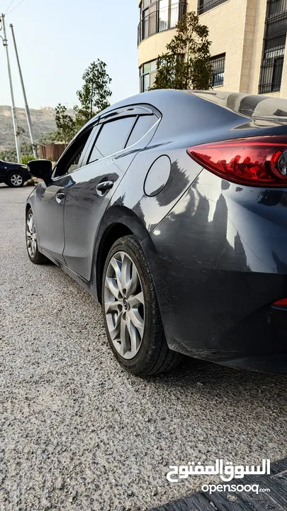 سيارة Mazda 3 2015 نظيفة جداً