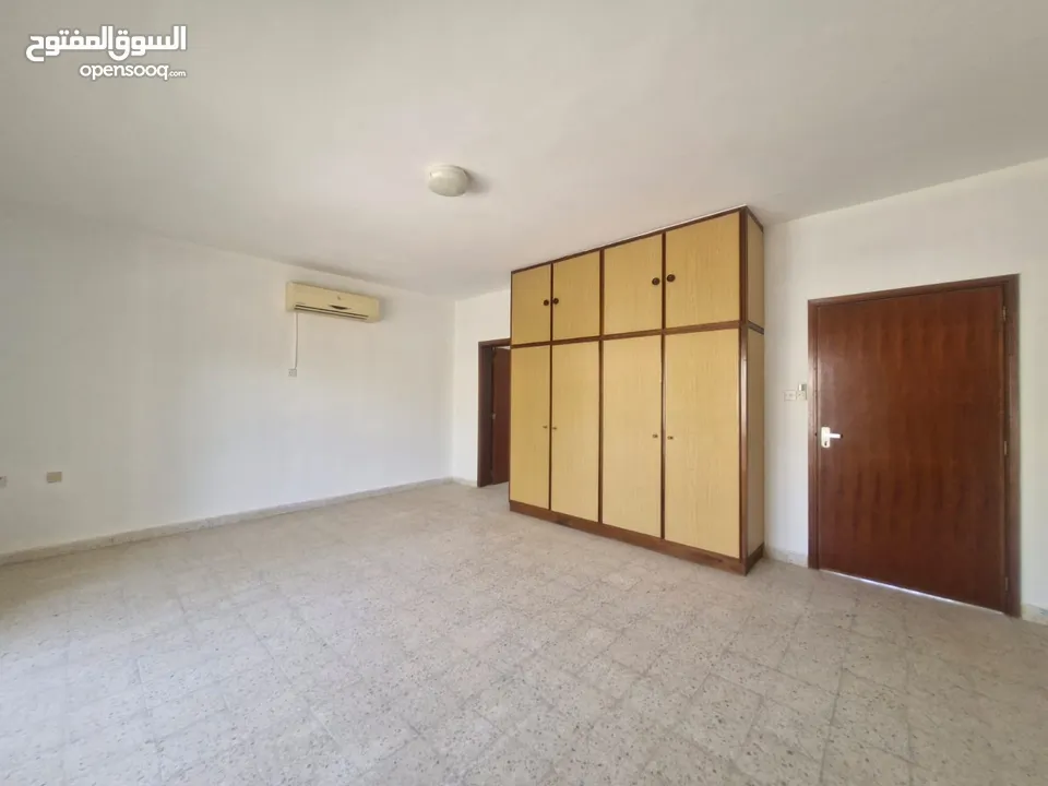 4 BR Spacious Villa for Rent in Shatti