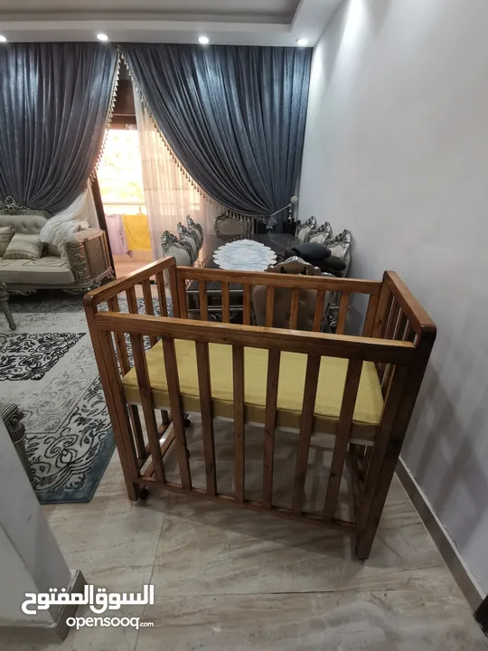 سرير أطفال  بحالة ممتازة