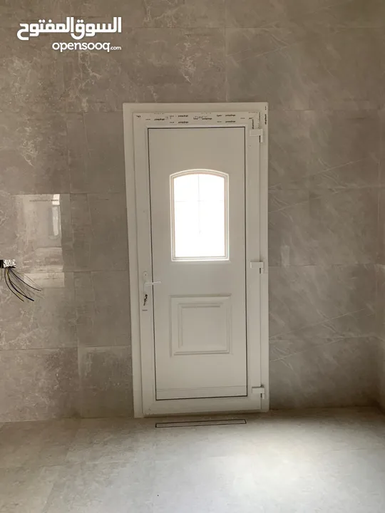 اعمال الابواب و الدرايش uPVC .صيانه .شبك الحشرات  وزجاج .مرأيات .بكافه انواعها.المنيوم مرحباااا