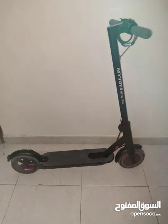 Electric scooter (with solid wheels)
