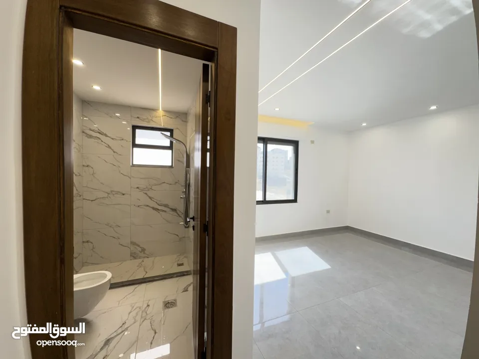 شقة فخمة طابق اخير + مع روف