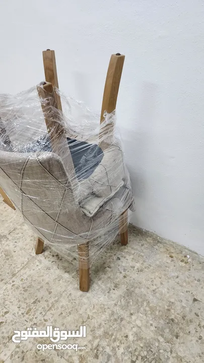 نقليات عامة داخليه  وخارجية خدمات نقل كافة البضائع والمشاتيح والأثاث المكتبي وعفش المنزل  وفك وتركيب
