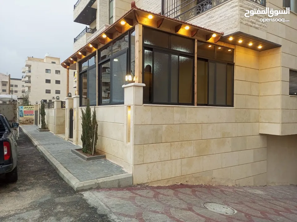 وتركيب السيكوريت والشور بوكس وجميع أعمال الزجاج والألمنيوم بجودة عالية"