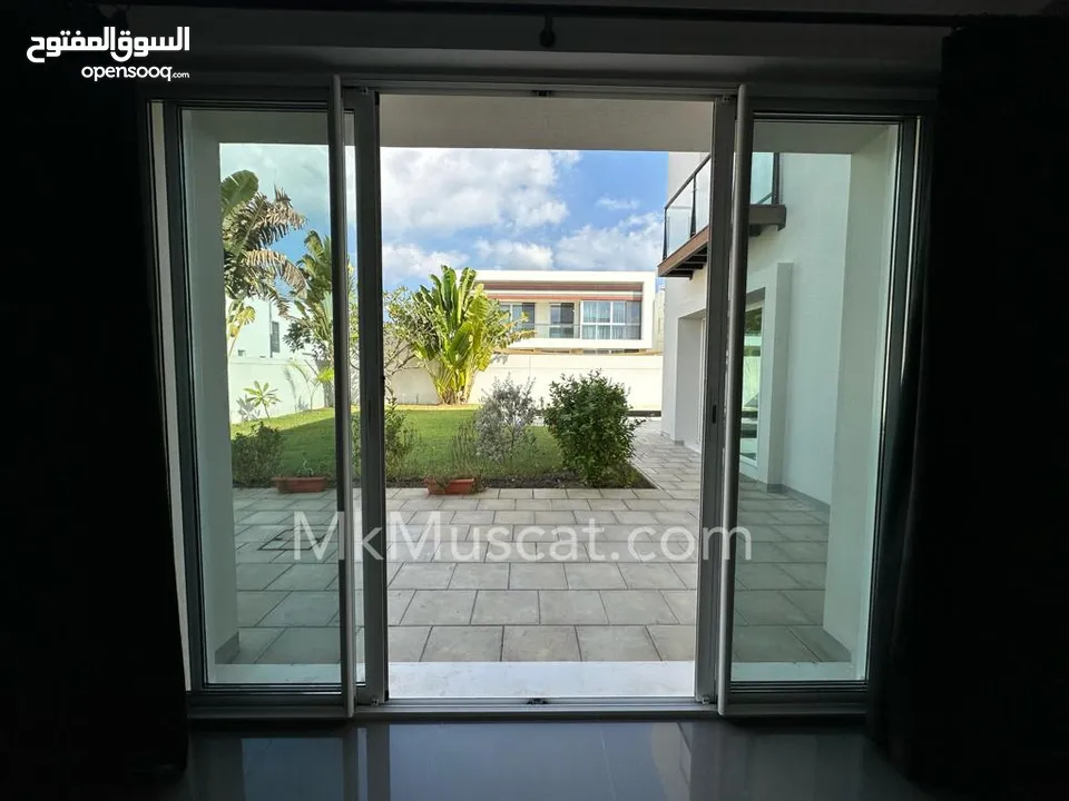 6 Bed Rooms Villa