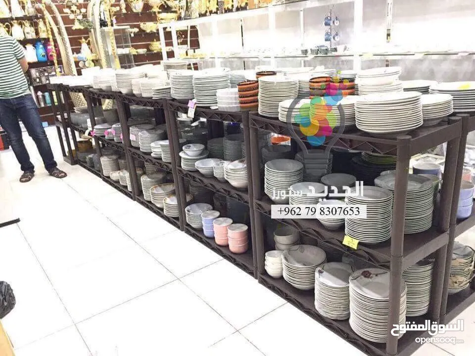 رفوف بلاستيك عملية واقتصادية لتخزين البضائع