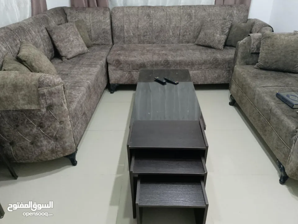 كنب للبيع  استعمال خفيف فقط ست شهور بحال الجديد