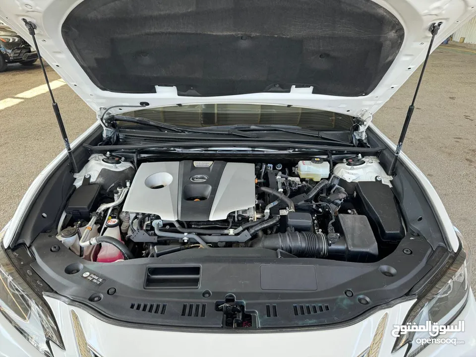 Lexus ES 300h 2021  لكزس هايبرد حره غير مجمركه ، البيع : مجمرك جاهز او بدون جمرك حره