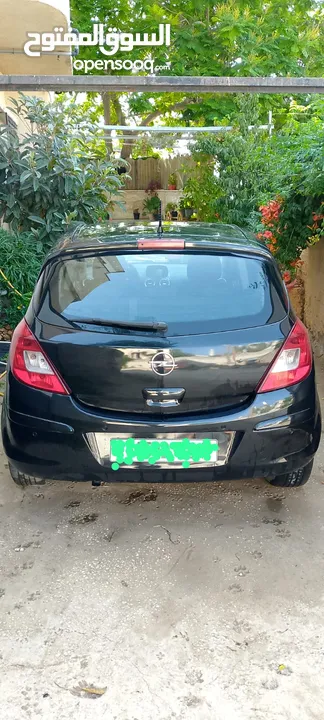 اوبل كورسا بحالة جيدة ، اقتصادية . البودي نظيف وداخل السيارة ايضا بحالة جيدة.