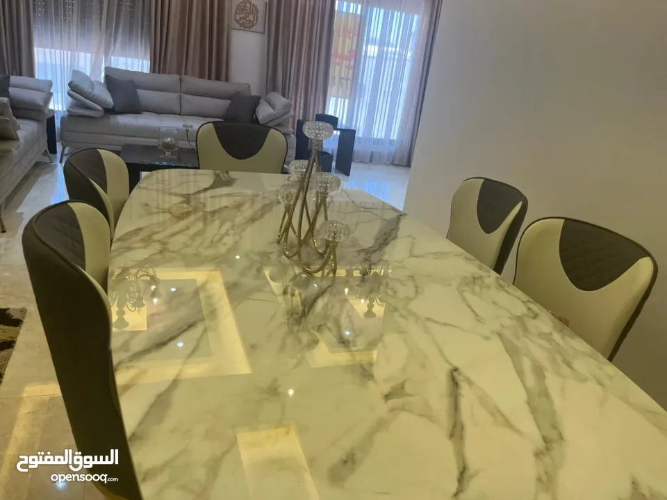 طقم للبيع جديد وطاولة سفرة وغرفة نوم - الكرسي