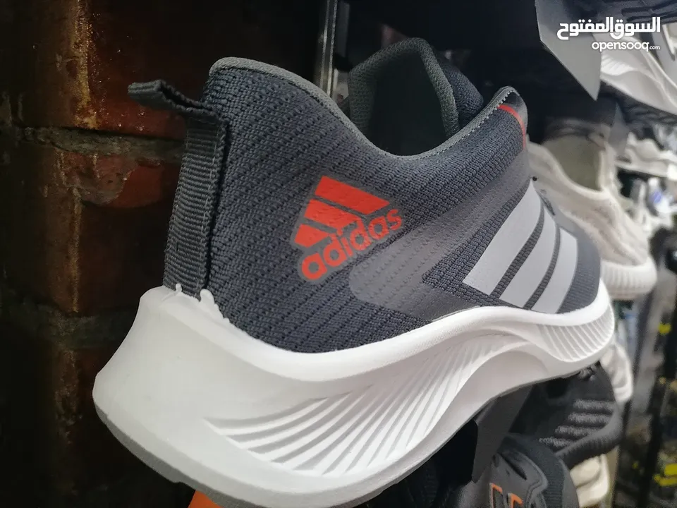 حذاء adidas مقاسات 38,39,40,41,42,43,44 التوصيل مجاااااني يوجد معاينه قبل الشراء