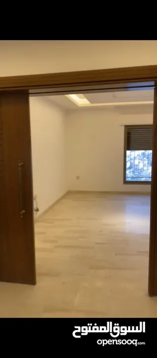 شقة سوبر ديلوكس - عبدون - 3نوم 1ماستر - 240م - تدفئة تحت البلاط - موقع مميز