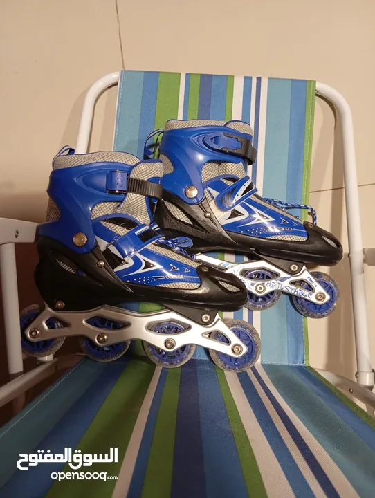 بوت عجال (سكيت - skate ) مستعمل لمده بسيطه  مع شنطة السكيت  مناسب من نمره 39 - 43 / يتوسع.