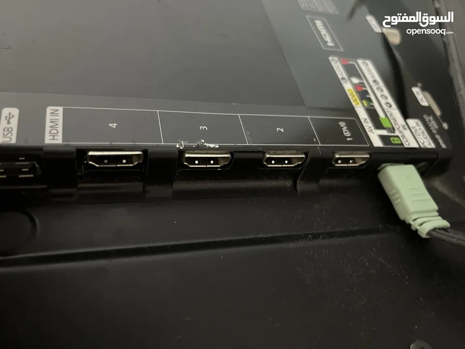 تلفزيون سامسونج 32 بوصة LED مع الطاولة للبيع