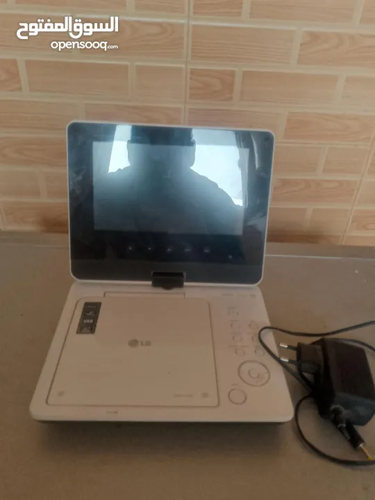 شاشة محمولة  تلفاز و dvd