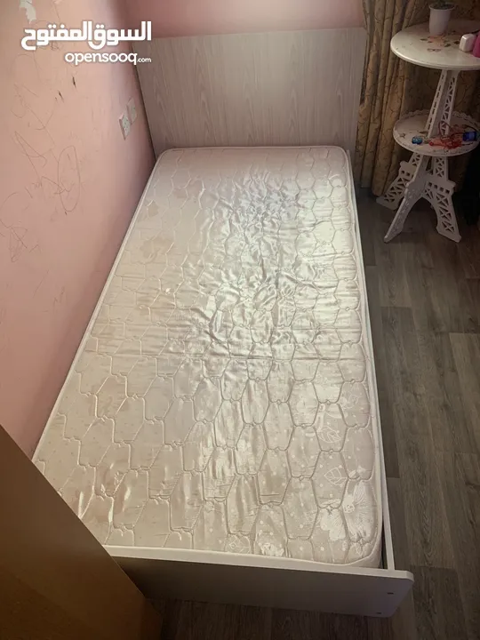 Milky Single bed good condition