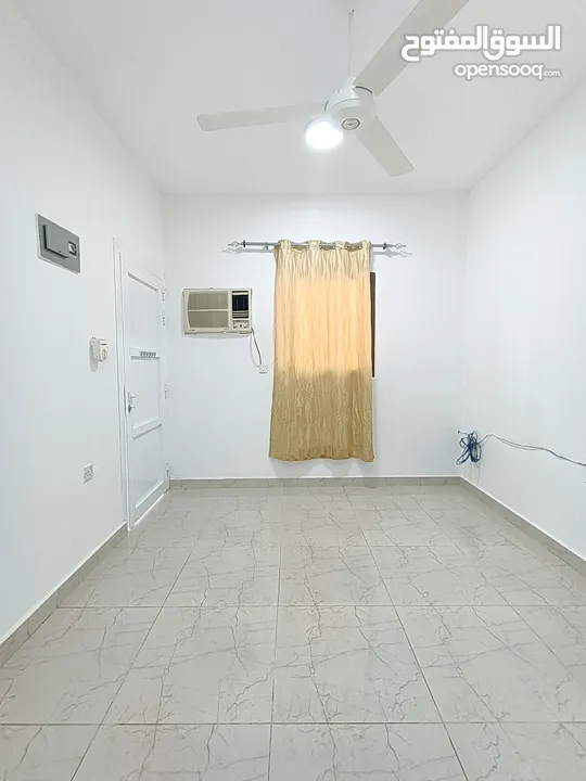 Alkhuwer 33 studios flat for rent included bill بالخوير33 بموقع متميز استوديوهات للايجار شامل الفوات