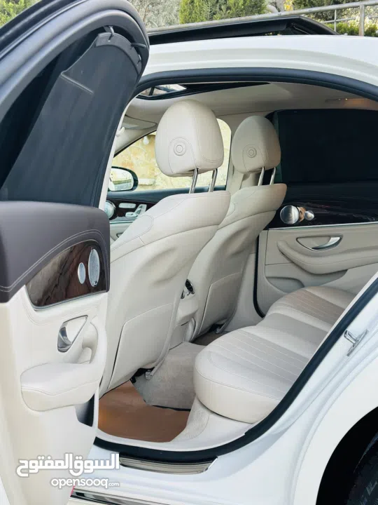 E300   ᄉ Mercedes-Benz