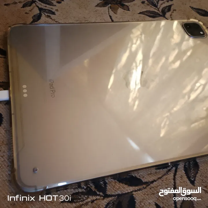 ايباد برو الجيل 4 استعمال قليل جدا نسبه البطارية 100٪ + بركبلو خط 5G للبيع او البدل علا ايفون